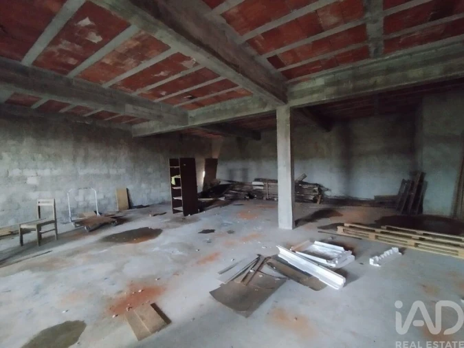 Garagem para Venda em Romeira e Várzea Foto 20