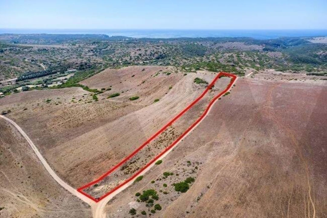 Terreno para Venda em Vila do Bispo e Raposeira Foto 1