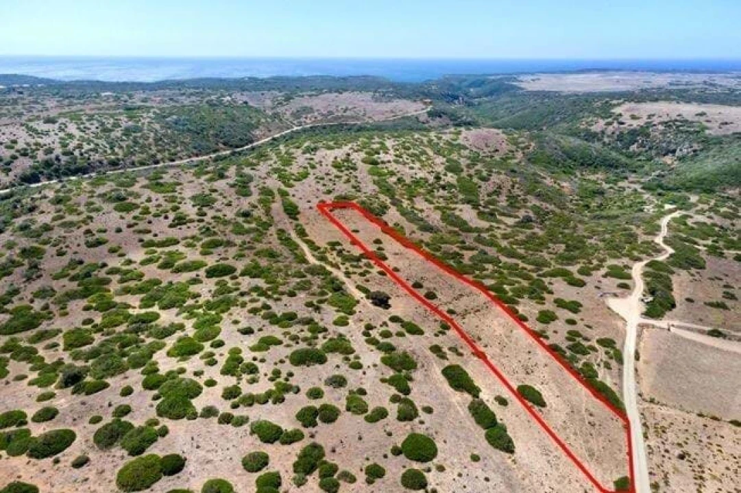 Terreno para Venda em Vila do Bispo e Raposeira Foto 1