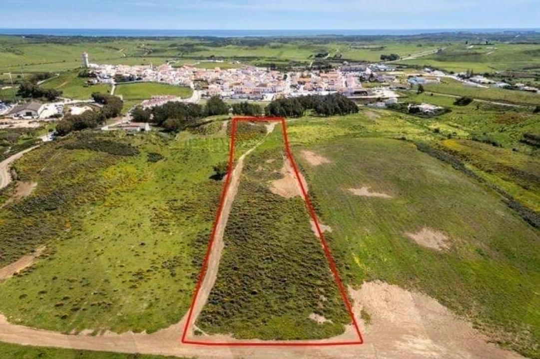 Terreno para Venda em Vila do Bispo e Raposeira Foto 1