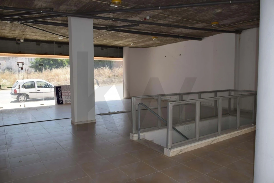 Negócio para Venda em Guia Foto 1