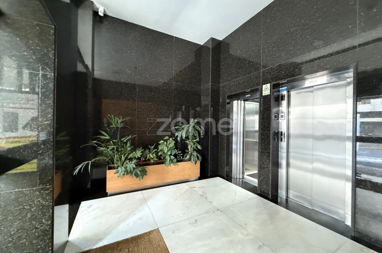 Garagem para Venda em Mafamude e Vilar do Paraíso Foto 4