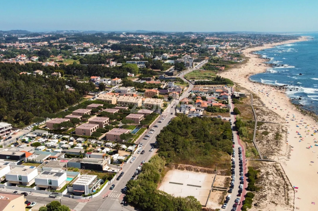 Moradia T4 para Venda em Madalena Foto 4