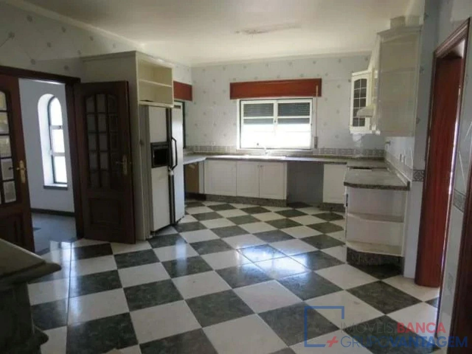 Moradia T4 para Venda em Assunção, Ajuda, Salvador e Santo Ildefonso Foto 12