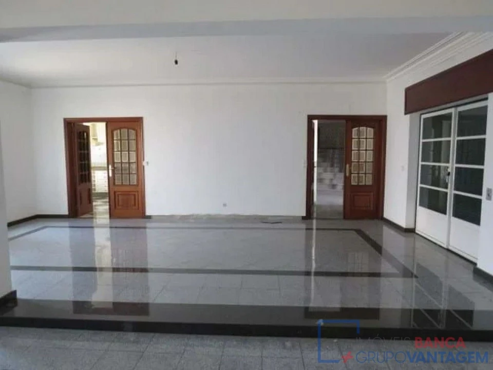 Moradia T4 para Venda em Assunção, Ajuda, Salvador e Santo Ildefonso Foto 16