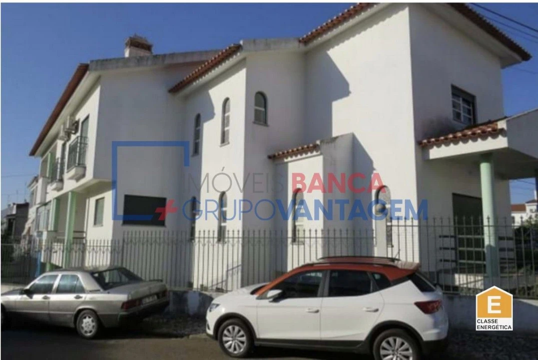 Moradia T4 para Venda em Assunção, Ajuda, Salvador e Santo Ildefonso Foto 1