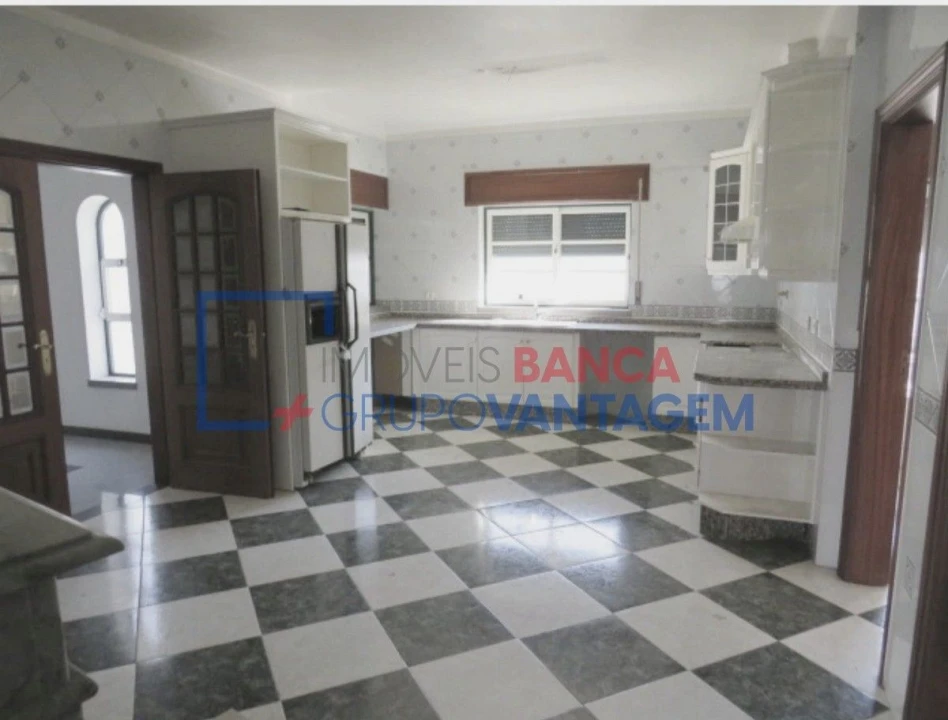 Moradia T4 para Venda em Assunção, Ajuda, Salvador e Santo Ildefonso Foto 3