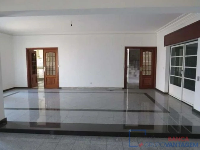 Moradia T4 para Venda em Assunção, Ajuda, Salvador e Santo Ildefonso Foto 16