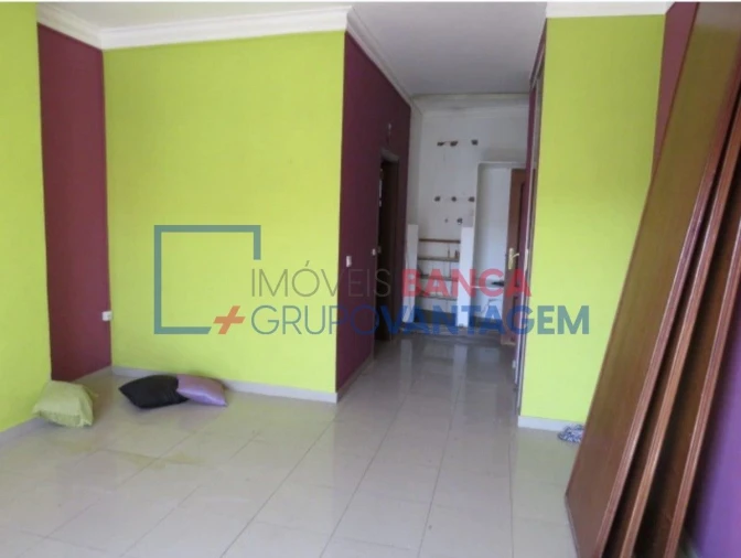 Moradia T4 para Venda em Assunção, Ajuda, Salvador e Santo Ildefonso Foto 2