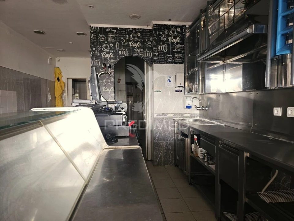 Loja para Venda em Almada, Cova da Piedade, Pragal e Cacilhas Foto 5