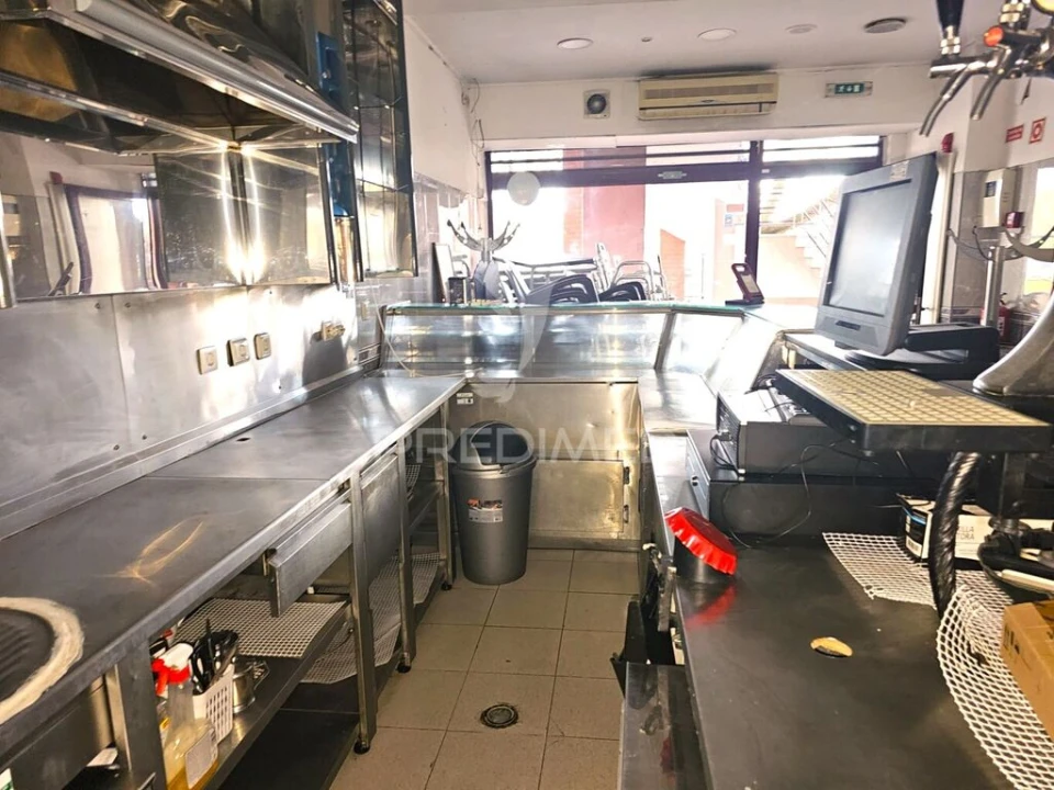 Loja para Venda em Almada, Cova da Piedade, Pragal e Cacilhas Foto 4