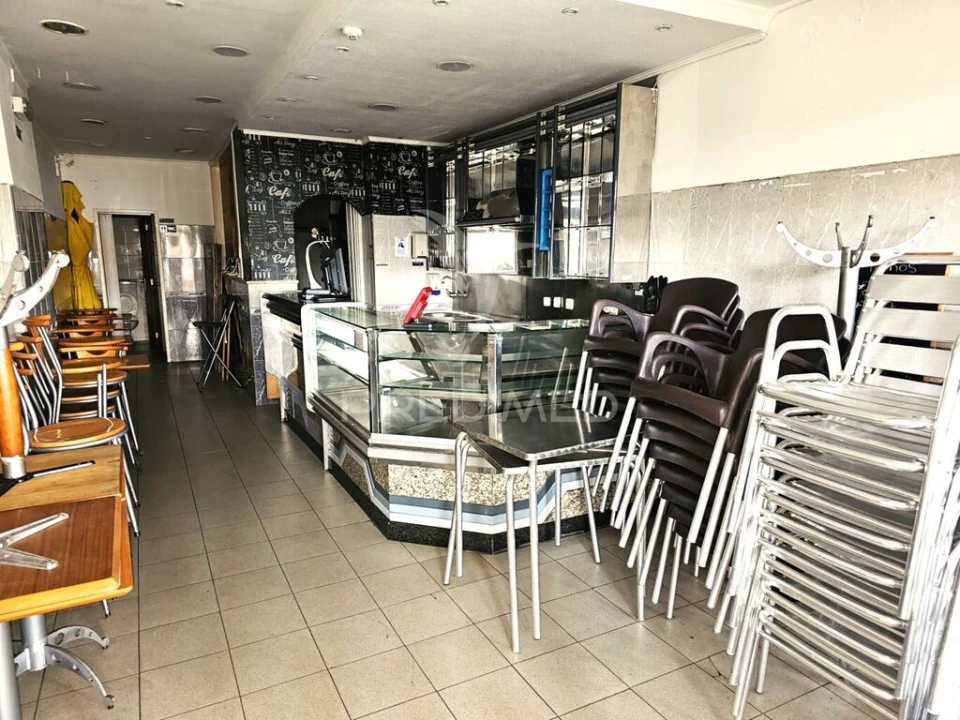 Loja para Venda em Almada, Cova da Piedade, Pragal e Cacilhas Foto 2