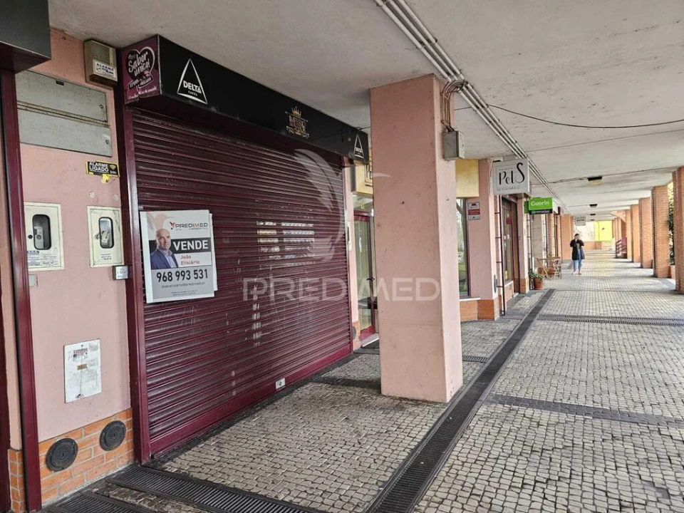 Loja para Venda em Almada, Cova da Piedade, Pragal e Cacilhas Foto 15