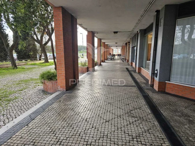 Loja para Venda em Almada, Cova da Piedade, Pragal e Cacilhas Foto 13