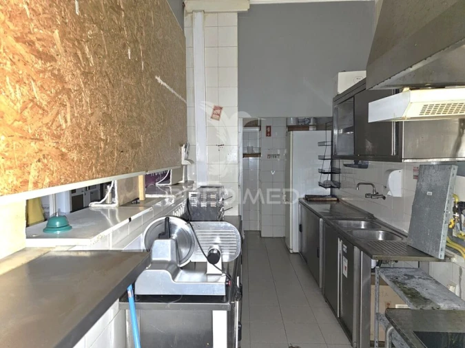 Loja para Venda em Almada, Cova da Piedade, Pragal e Cacilhas Foto 1