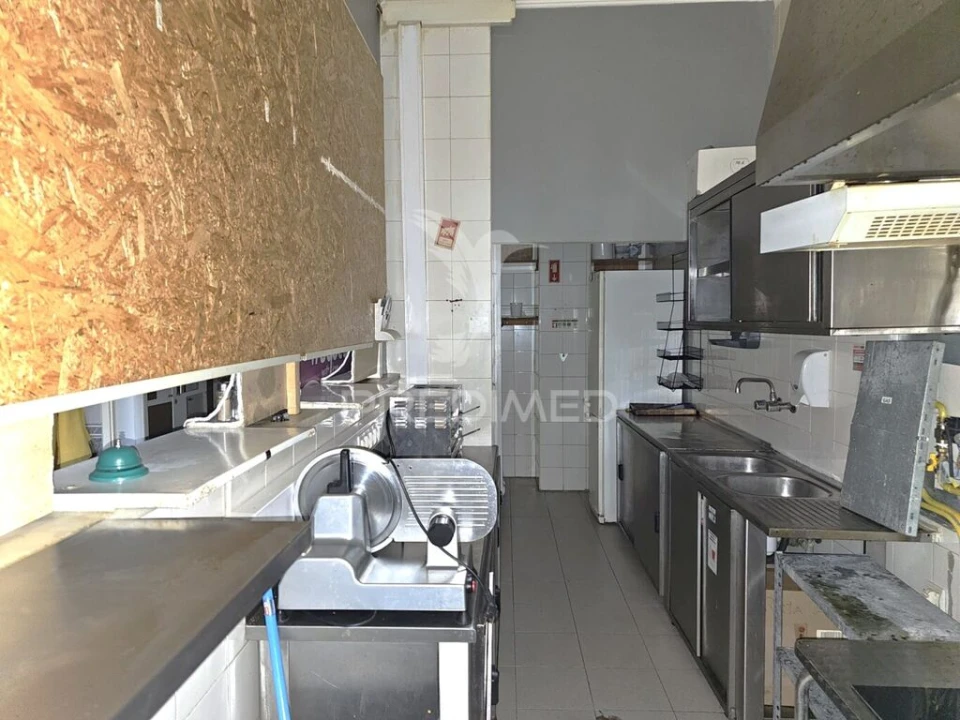 Loja para Venda em Almada, Cova da Piedade, Pragal e Cacilhas Foto 1