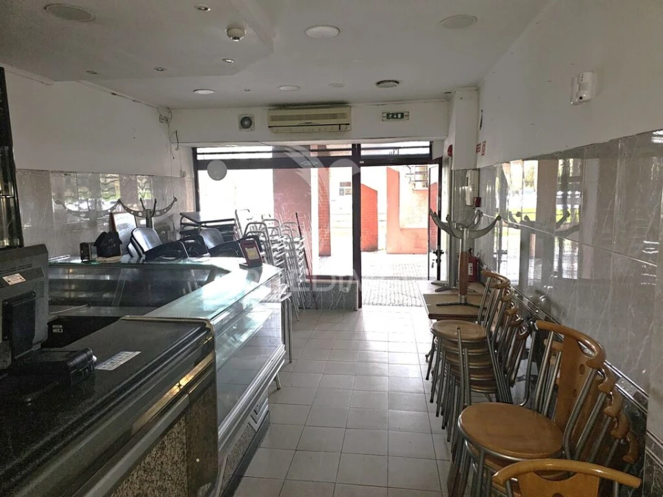 Loja para Venda em Almada, Cova da Piedade, Pragal e Cacilhas Foto 3