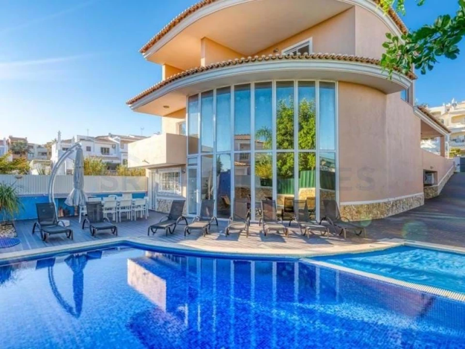 Moradia T6 para Venda em Albufeira e Olhos de Água Foto 1