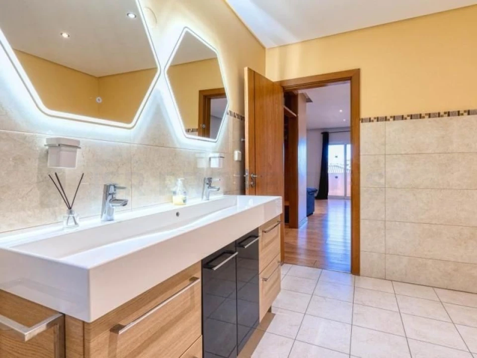 Moradia T6 para Venda em Albufeira e Olhos de Água Foto 29