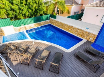 Moradia T6 para Venda em Albufeira e Olhos de Água