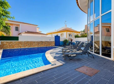 Moradia T6 para Venda em Albufeira e Olhos de Água