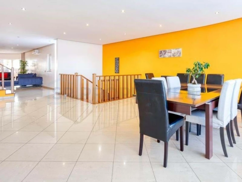 Moradia T6 para Venda em Albufeira e Olhos de Água Foto 11