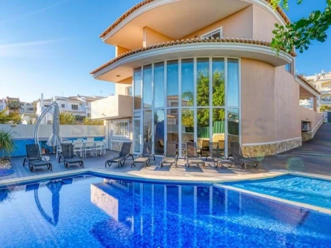 Moradia T6 para Venda em Albufeira e Olhos de Água Foto 1