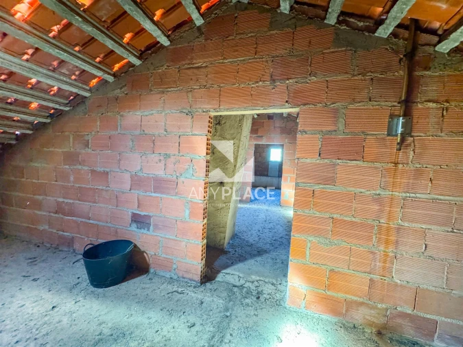 Moradia T4 para Venda em Salir Foto 38