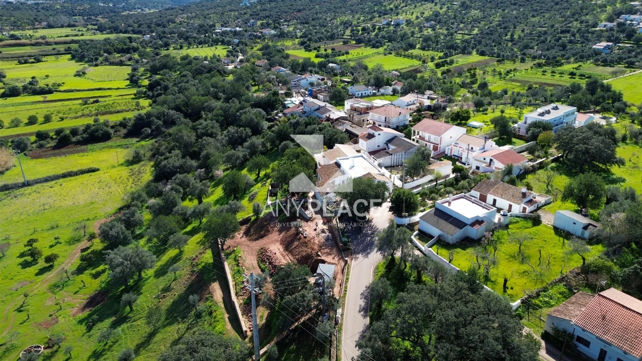 Moradia T4 para Venda em Salir Foto 9