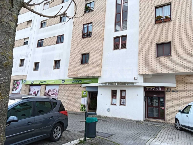 Loja para Venda em Santo António dos Cavaleiros e Frielas Foto 2