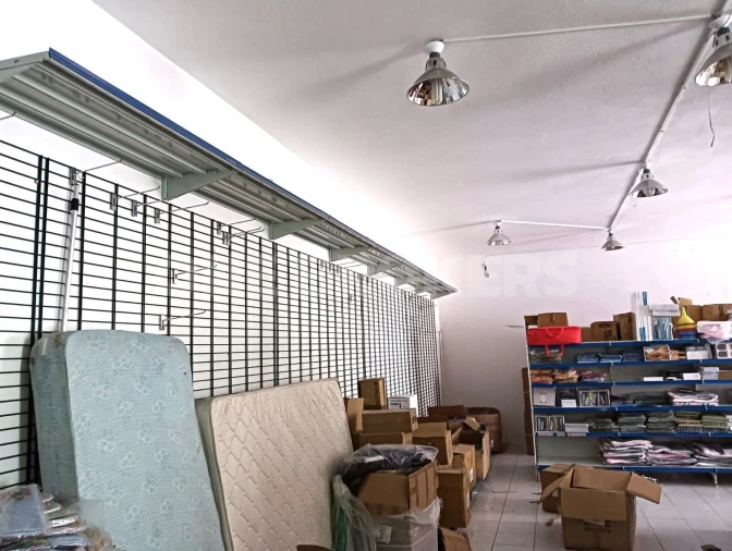 Loja para Venda em Santo António dos Cavaleiros e Frielas Foto 1