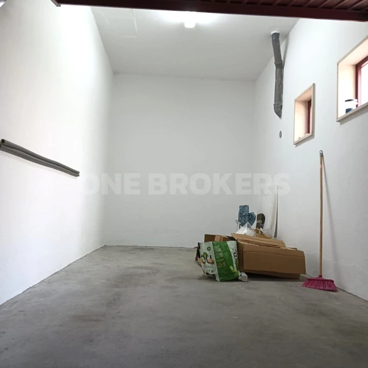 Loja para Venda em Santo António dos Cavaleiros e Frielas Foto 10