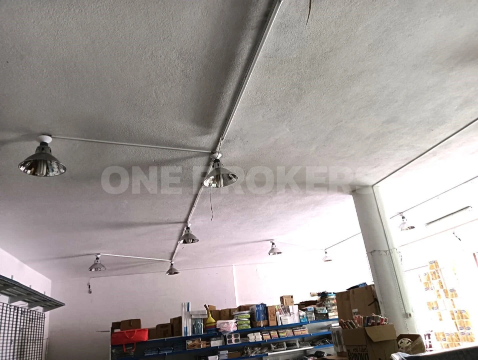 Loja para Venda em Santo António dos Cavaleiros e Frielas Foto 4