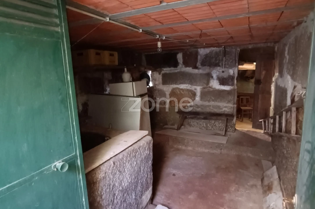 Moradia T2 para Venda em Santa Cruz do Douro e São Tomé de Covelas Foto 29