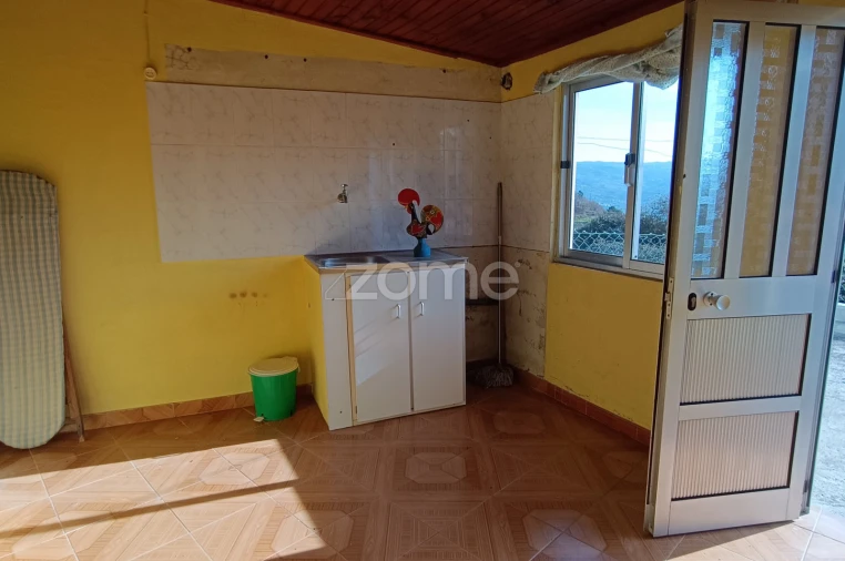 Moradia T2 para Venda em Santa Cruz do Douro e São Tomé de Covelas Foto 12