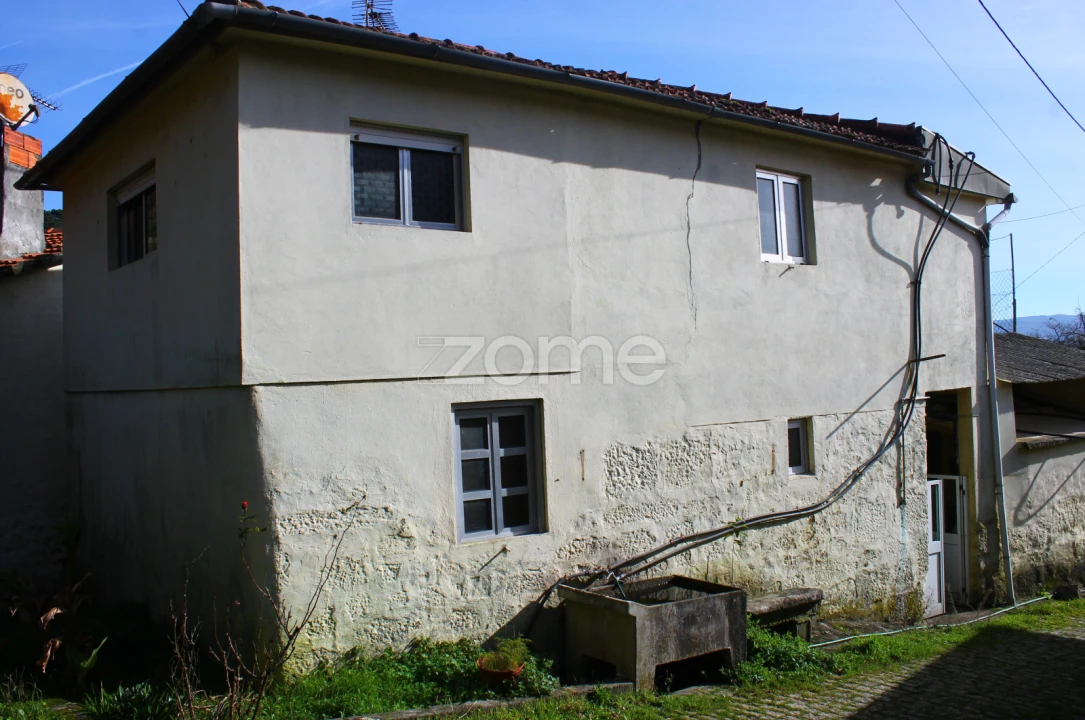 Moradia T2 para Venda em Santa Cruz do Douro e São Tomé de Covelas Foto 4