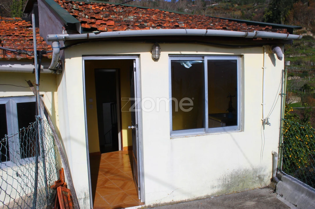 Moradia T2 para Venda em Santa Cruz do Douro e São Tomé de Covelas Foto 14