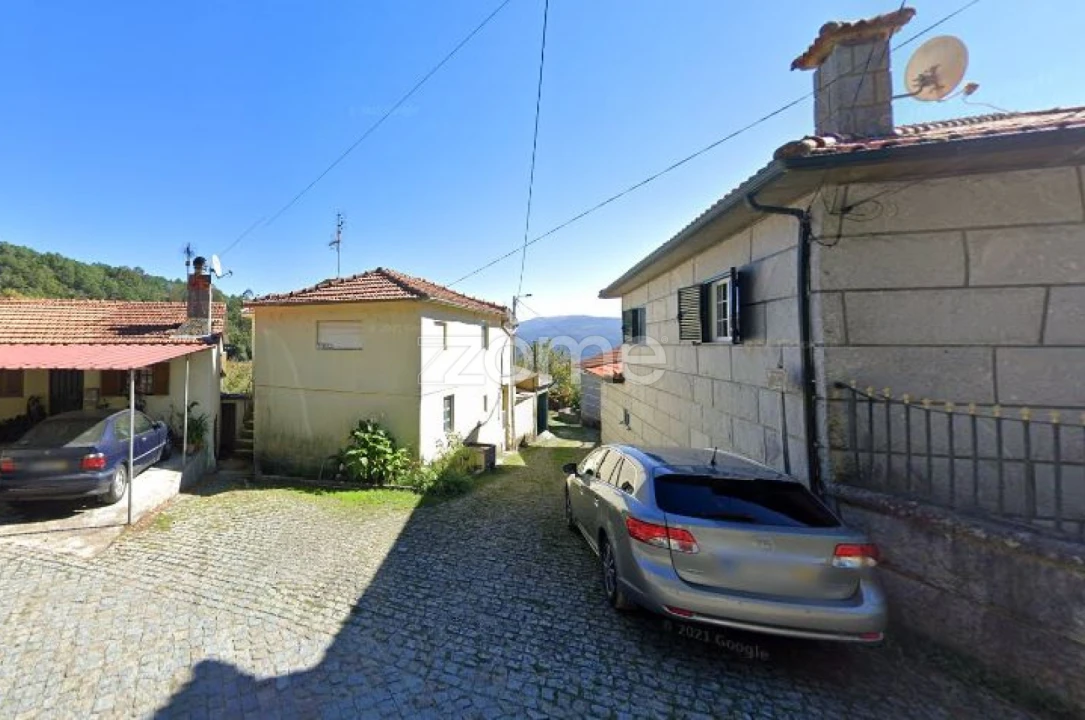 Moradia T2 para Venda em Santa Cruz do Douro e São Tomé de Covelas Foto 1