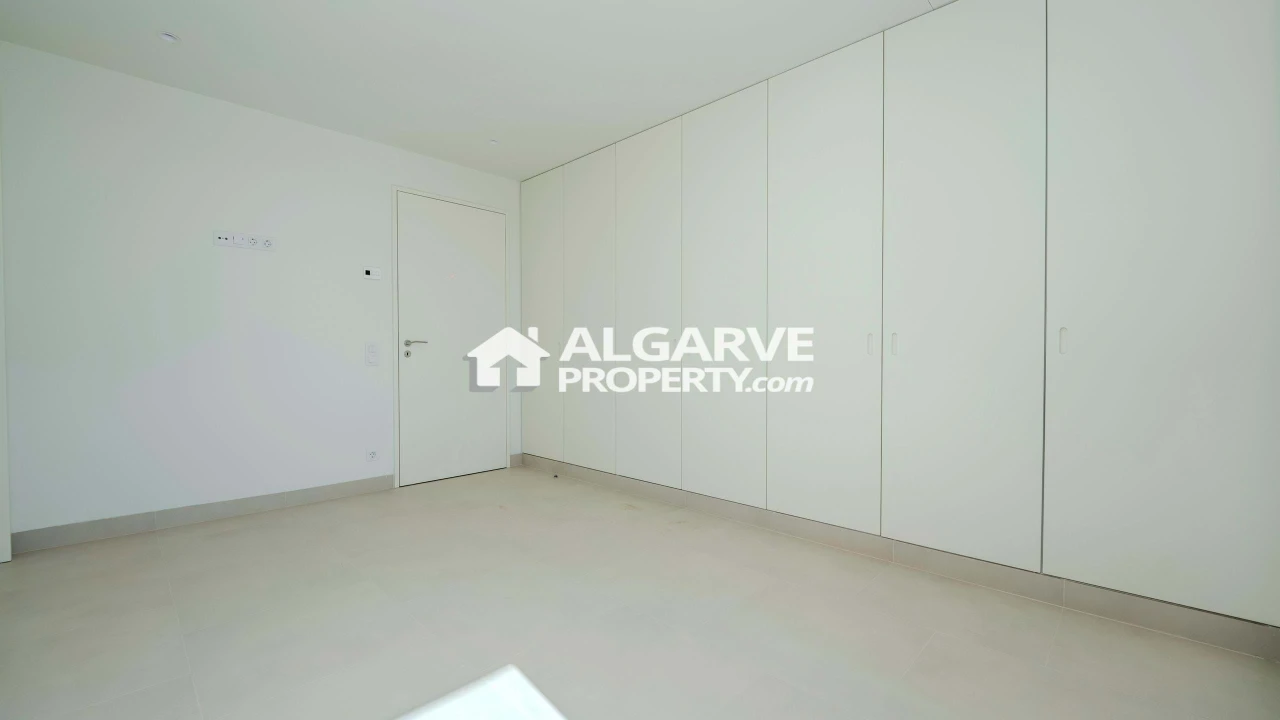 Apartamento T2 para Venda em Quarteira Foto 9