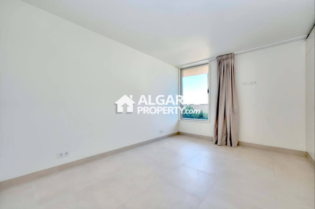 Apartamento T2 para Venda em Quarteira Foto 8