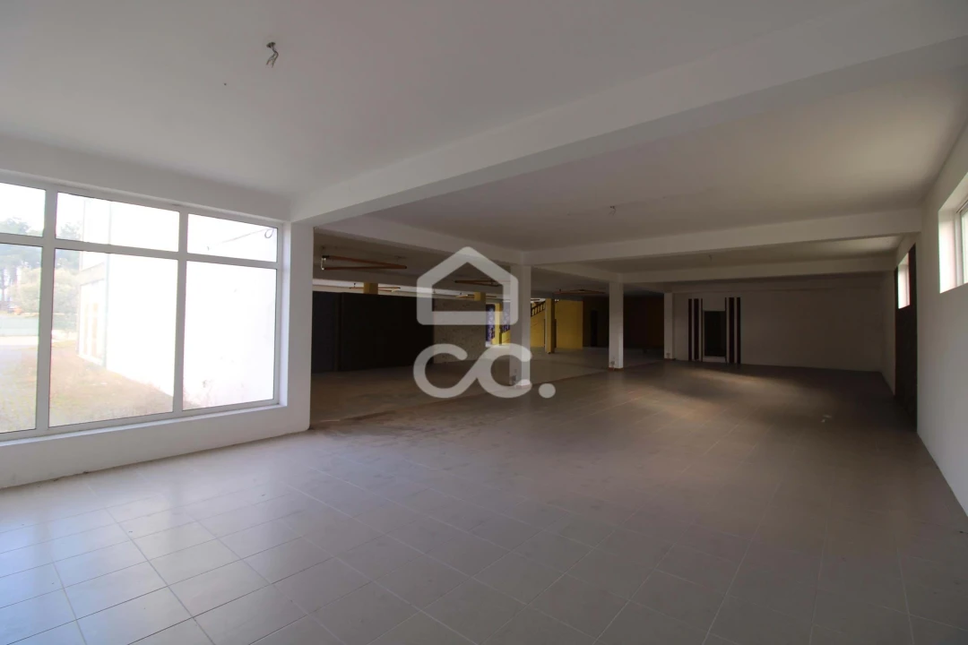 Armazém para Venda em Vila Verde da Raia Foto 35