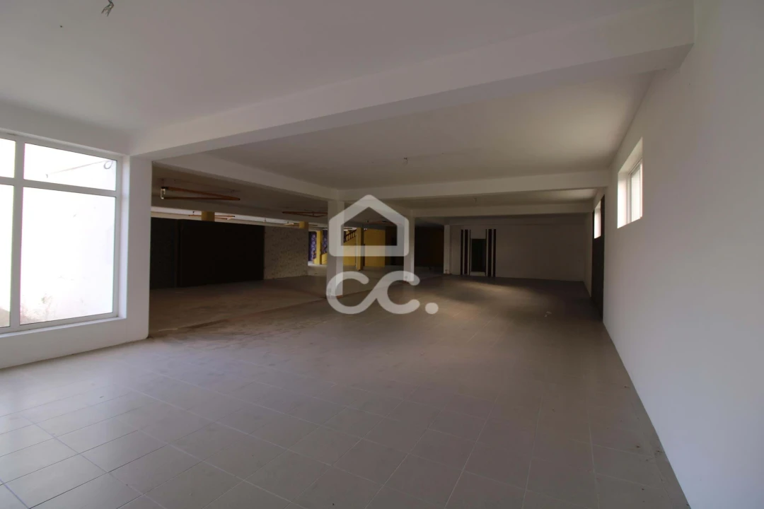 Armazém para Venda em Vila Verde da Raia Foto 34