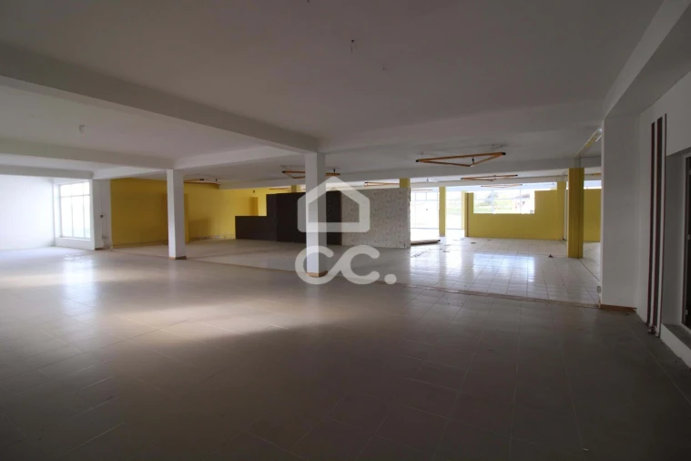 Armazém para Venda em Vila Verde da Raia Foto 32