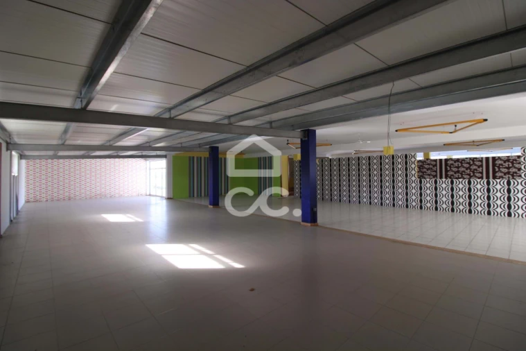Armazém para Venda em Vila Verde da Raia Foto 37