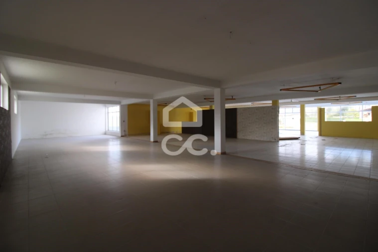 Armazém para Venda em Vila Verde da Raia Foto 31