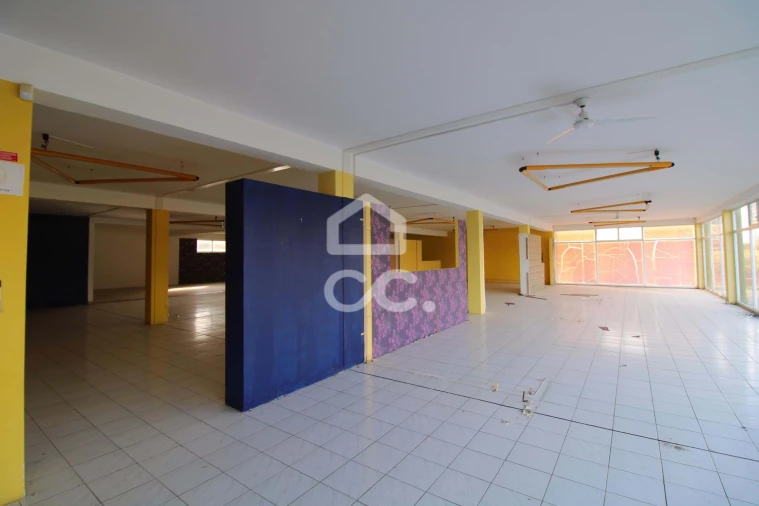 Armazém para Venda em Vila Verde da Raia Foto 5