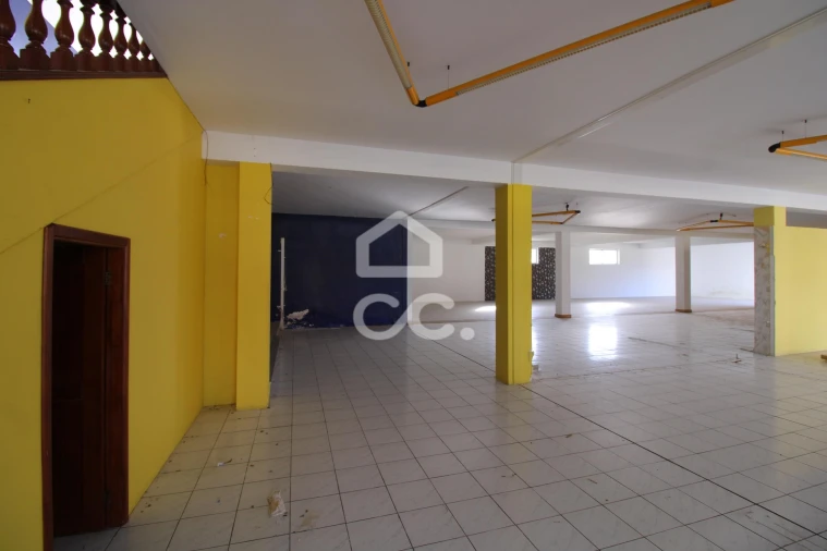 Armazém para Venda em Vila Verde da Raia Foto 11