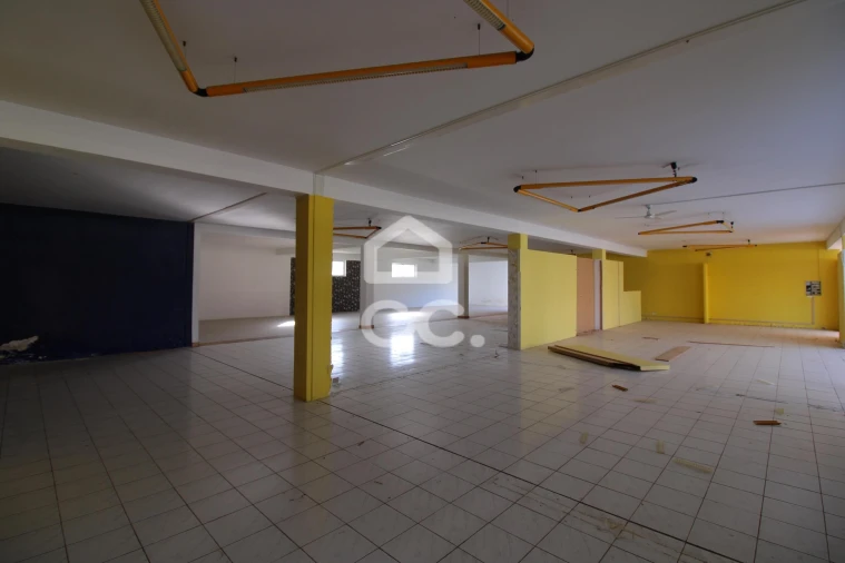 Armazém para Venda em Vila Verde da Raia Foto 8