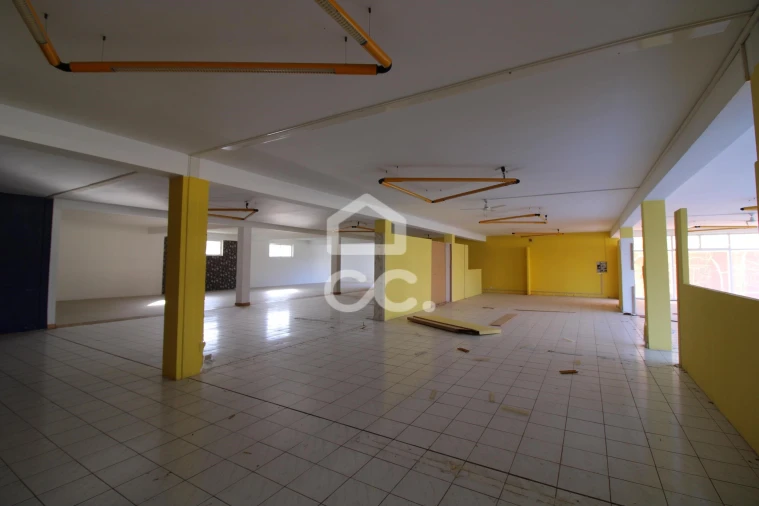 Armazém para Venda em Vila Verde da Raia Foto 7