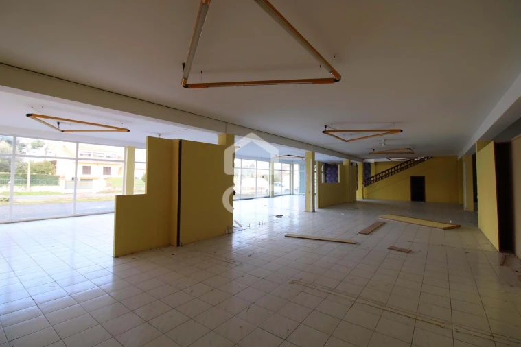 Armazém para Venda em Vila Verde da Raia Foto 14